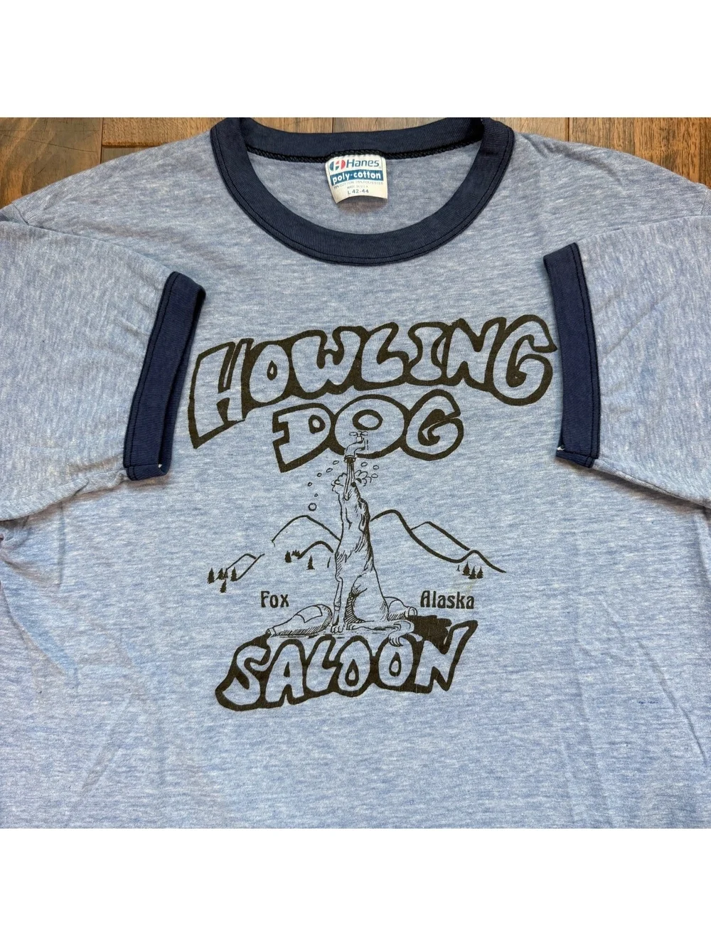 True Vintage 80s Howling Dog Saloon Alaska Ringer T Shirt L Blue Souvenir Beer